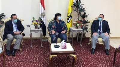 وزيرة الثقافة تلتقي محافظ شمال سيناء.. وتؤكد: مشروعات إبداعية ترسخ للهوية بأرض الفيروز