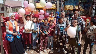 احتفالا بيوم اليتيم.. مركز شباب توشكي يرسم البسمة على وجوه الأطفال 