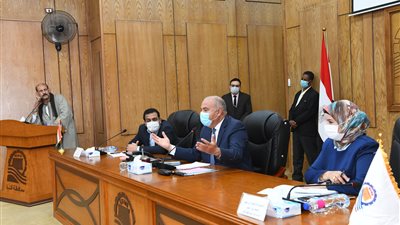 الداوودي خلال لقائه بنواب البرلمان: 20 مليار جنيه لتنفيذ مشروعات قومية على أرض قنا