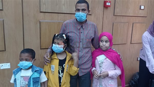 والد طفلين من حفظة