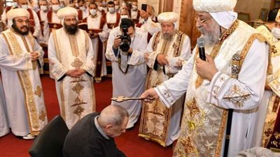 بيد البابا تواضروس.. رسامة أرشيد ياكون لكنيسة الملاك بالإسكندرية