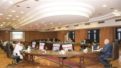 الخشت يوجه برفع درجة الاستعداد بجميع مستشفيات جامعة القاهرة