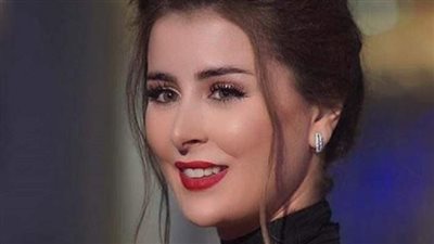 عائشة بن أحمد عن تشبيهها بنجمات الزمن القديم: حاولت أكون دبلوماسية في ردودي وفشلت