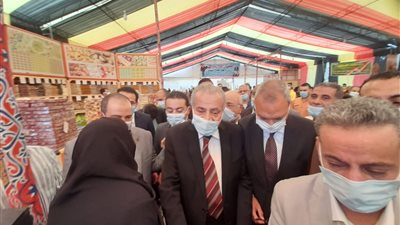 وزير التموين: أسعار السلع الغذائية بمعارض أهلا رمضان أقل من سعر الجملة (صور)