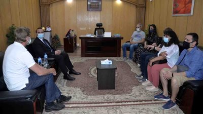 لإنشاء مدرسة مهنية للفنانين التشكيليين.. وفد من عمارة الجامعة الألمانية يزور الأقصر