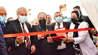 وزيرا التجارة والتموين يفتتحان معرض 