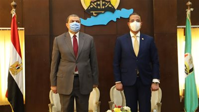 وزير القوى العاملة ومحافظ الفيوم يسلمان 112 متدرباً شهادات إتمام التدريب بالوحدة المتنقلة