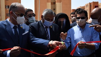 وزير الشباب والرياضة يفتتح مركز شباب الأمل بمدينة 15 مايو (صور)