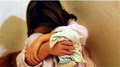 قلق الأب أنقذ ابنته.. عاطل يتحرش بطفلة ويحاول اغتصابها بمنشاة القناطر (فيديو)