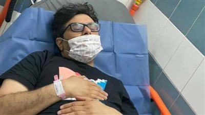 نقل المنتج وليد منصور للمستشفى بعد ارتفاع مفاجئ للضغط (صورة)