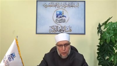 ما حكم قطيعة الأبناء للأب بعد طلاقه الأم؟ (فيديو)