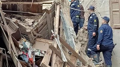 انهيار أجزاء عقار مكون من 3 طوابق بإمبابة