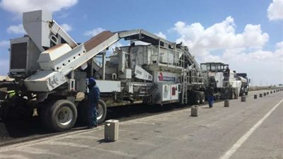 رئيس الطرق والكباري: لجأنا للرصف الخرساني لمواجهة الحمولات الزائدة.. ونحتاج 2 مليار جنيه للصيانة (خاص)