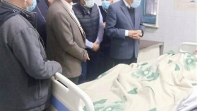 بعد مصرع طفلة وإصابة 4 اشخاص.. محافظ المنيا يتفقد موقع تصادم قطار بسيارة كارو (صور) 