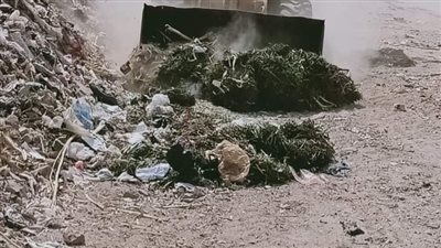 لمنع انتشار كورونا.. رفع القمامة من محيط المدارس والمصالح الحكومية ودور العبادة بالغنايم في أسيوط