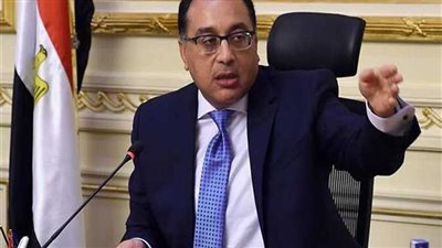 مدبولي يطالب الوزارات والجهات الحكومية بالاستفادة من إمكانيات مجمع الإصدارات الذكية والمؤمنة