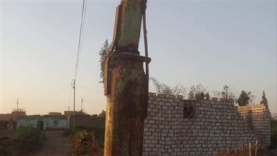 3 أعمدة متهالكة تثير غضب أهالي كفر عزب غنيم بالقليوبية والأهالي يطالبون بإصلاحها 