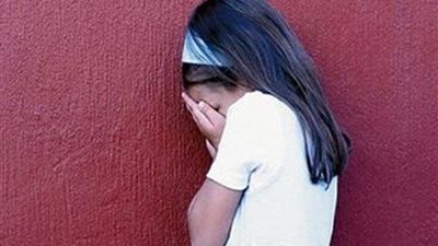 هتك عرضها ..فصل مدرس نهائيًا  لمس مناطق حساسة من جسد طفلة فى اكتوبر 