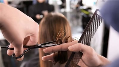 تعرف على الأخطاء التي تقع فيها عند الذهاب لمصفف الشعر