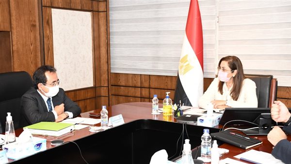 وزيرة التخطيط خلال