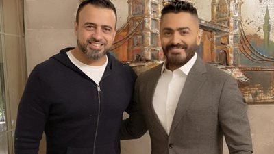 بعد غنائه تتر برنامجه 