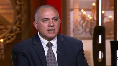 وزير الري يتابع موقف المشروعات الجاري تنفيذها في مجال الصرف الزراعي