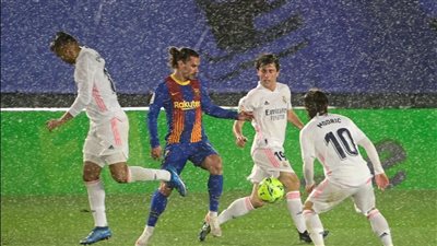 تعرف على تقييم لاعبي ريال مدريد وبرشلونة عقب كلاسيكو الأرض