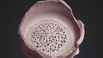 يعرض مجموعة من شبابيك القلل.. قطع شهر أبريل بمتحف ملوي