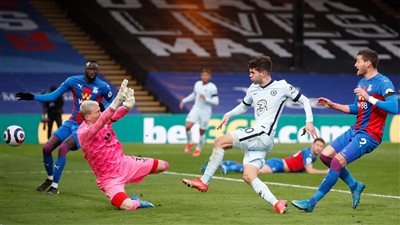 تشيلسي يضرب كريستال بالاس برباعية في الدوري الإنجليزي