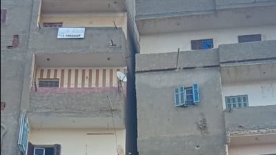 لوجود ميل بهما.. إخلاء عمارتين سكنيتين بقرية في كفر الشيخ (صور)