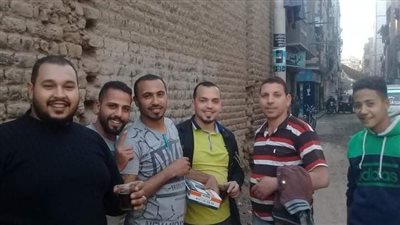 شباب أقباط يشاركون في تنظيف وإنارة مسجد شارعهم بأسيوط استعدادًا لرمضان