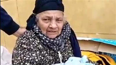 أخذ منزلها وأموالها.. سائق يترك والدته بشوارع كفر الشيخ ويرفض تسلمها من دار رعاية