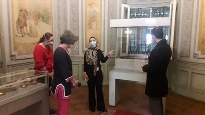 زوجة قائد القوات البحرية الفرنسية تشيد بقصر المجوهرات في الإسكندرية 