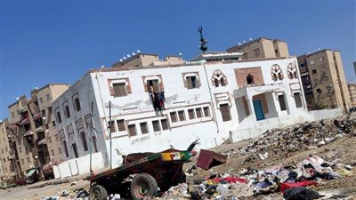 غضب بين الأهالي.. القمامة والدواب تحاصر مسجدًا ببورسعيد قبل شهر رمضان 