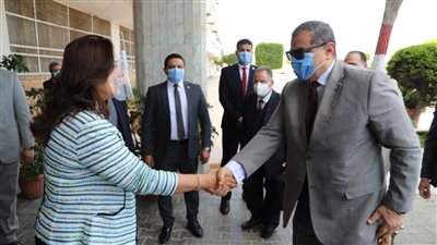 وزير القوى العاملة يصل دمياط لتسليم وثائق التأمين التكافلي للعمالة غير المنتظمة وصغار الصيادين بالمحافظة