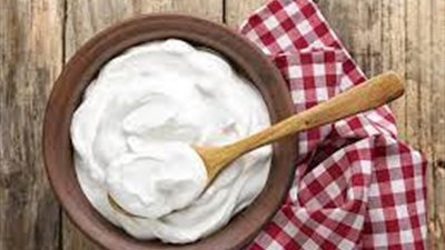 يساعد في ضبط معدل ضغط الدم.. فوائد الزبادي اليوناني