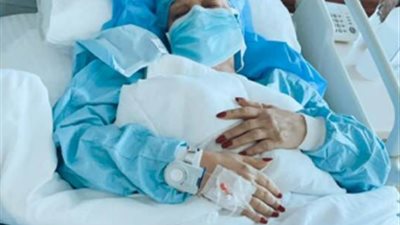 خروج فيفي عبده من العمليات بعد إجراء جراحة عاجلة بسبب حقنة بالخطأ (صورة)