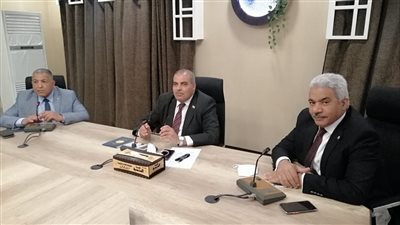 لجنة الأزمات بجامعة الأزهر تشيد بأداء الطواقم الطبية في مواجهة كورونا