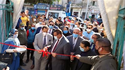 آمنة وصالح يفتتحان معرض جامعة دمنهور 