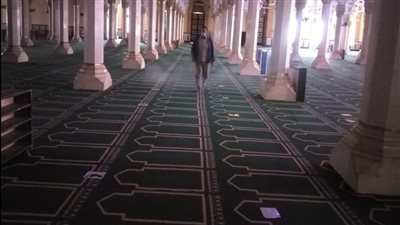رش وتطهير وتعقيم مساجد دسوق قبل صلاة التراويح (صور)