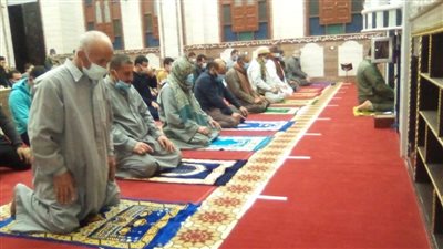 المئات يؤدون صلاة التراويح بكفر الشيخ وسط تطبيق الإجراءات الاحترازية (صور)