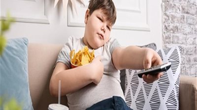 استغلال شهر رمضان لمساعدة طفلك في التخلص من السمنة