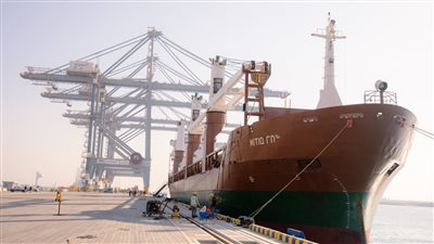 زيادة ملحوظة في حركة التداول بالموانئ المصرية... 79 سفينة بالسخنة والأدبية (تفاصيل)  