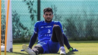 طبيب الأهلي: علي لطفي يعاني من شد في العضلة الأمامية ويغيب 5 أيام