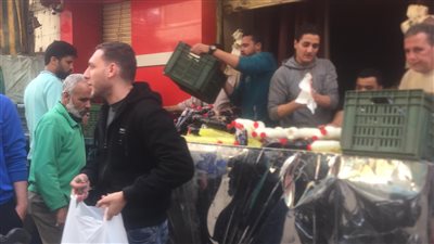 إقبال كبير على شراء العصائر والقطايف في أول أيام رمضان بالمنصورة (صور)