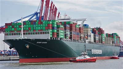 بعد الحجز على السفينة الجانحة.. هل ساومت إيفر جيفن قناة السويس لدفع التعويض؟