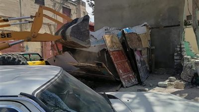 استجابة لشكاوى أولياء الأمور.. إزالة إشغالات سور مدرسة يوسف السباعي بغرب الإسكندرية