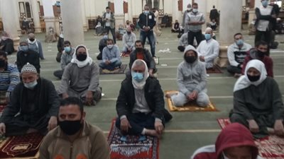 المئات في كفر الشيخ يؤدون صلاة التراويح في ثاني ليالي رمضان (صور)