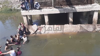 نتج عنه مصرع شخص.. ننشر الصور الأولى لانهيار كوبري بكفر الشيخ (صور)