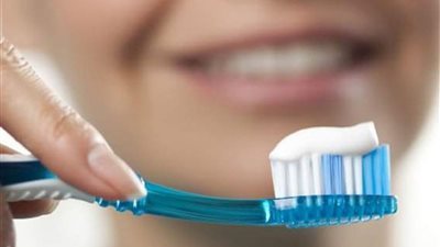 هل استخدام معجون الأسنان يفطر الصائم؟ الإفتاء تجيب
